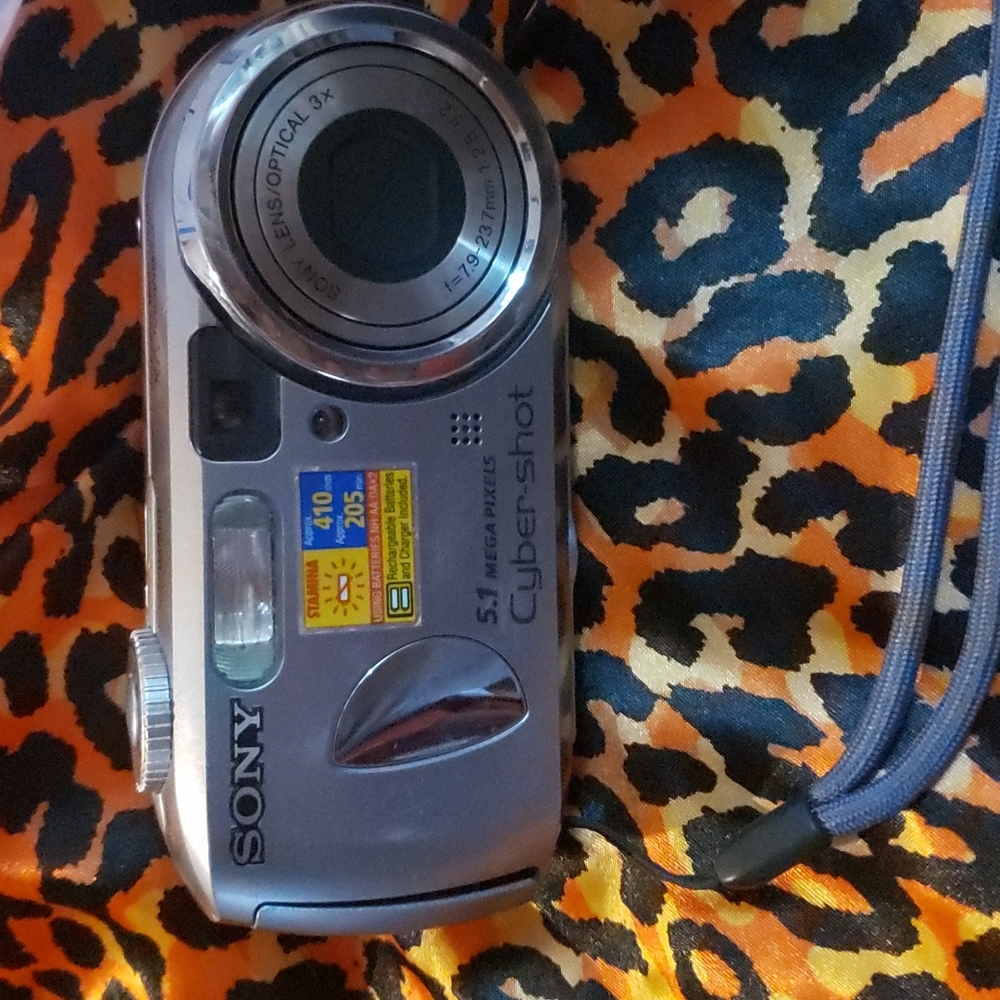 Parts Sony  5.1 mega pixels cyber-shot digital camera